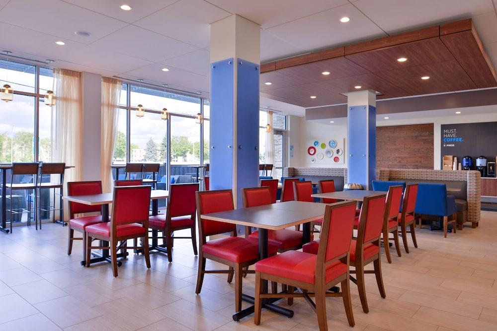 Holiday Inn Express & Suites Mall Of America - Msp Airport Bloomington Bagian luar foto